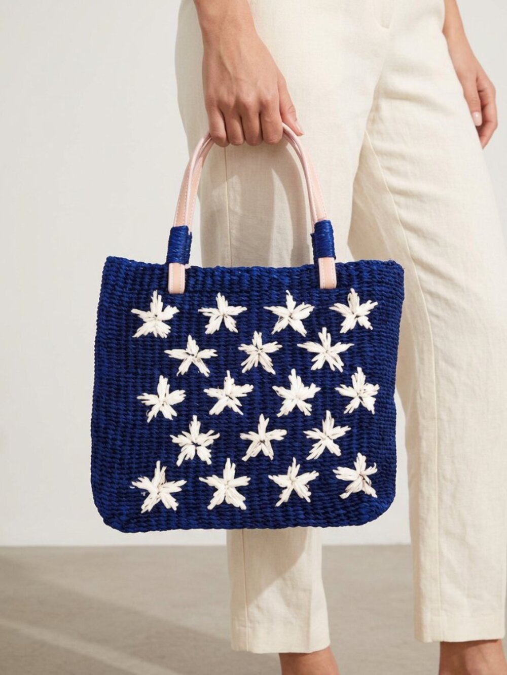 NWOT Amanda Smith Straw with Stars Mini Bag